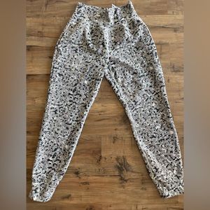 Athleta Salutation Jogger - Medium